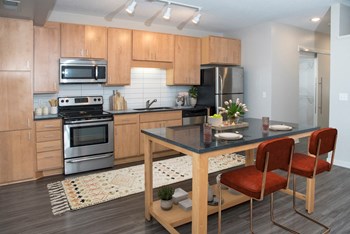 Kitchen with Stainless Steel appliances - Photo Gallery 5