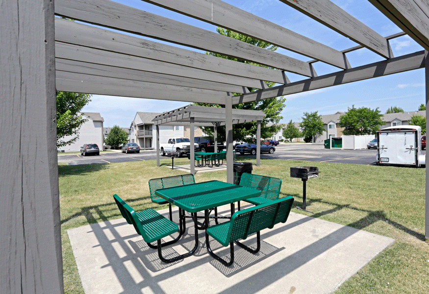 the reserve at bucklin hill picnic table and grill