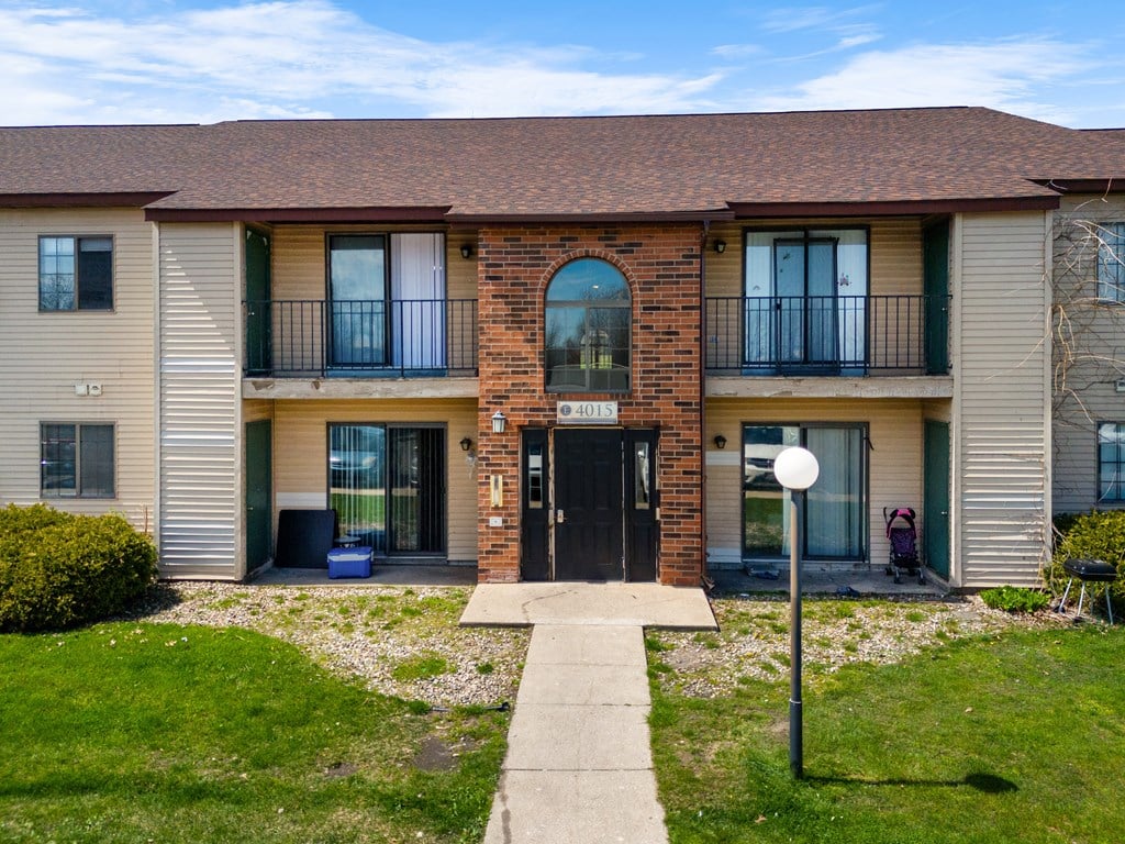 Walking Path at The Element @ St Andrews, Mishawaka, 46545