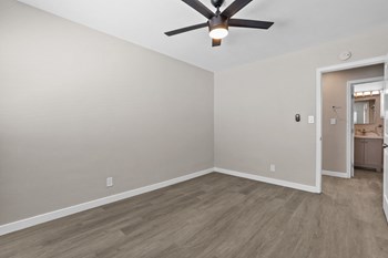 311 N Idaho Street 1 Bed Apartment for Rent - Photo Gallery 15