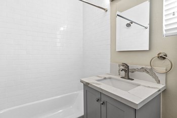 311 N Idaho Street 1 Bed Apartment for Rent - Photo Gallery 17