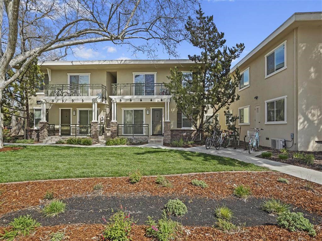 Green area at Parkside Apartments, Davis, CA, 95616