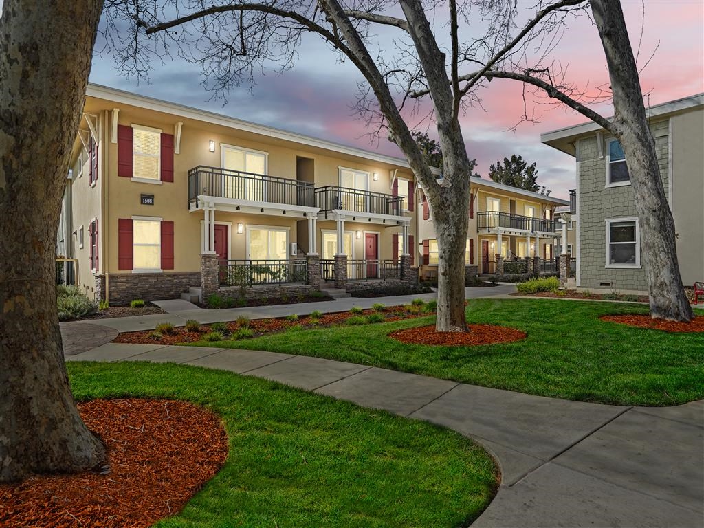 Evening View at Parkside Apartments, California, 95616