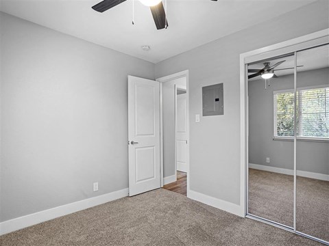 Peninsula Pines Apartments