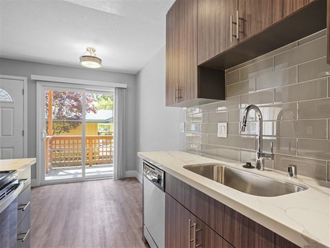 Peninsula Pines Apartments