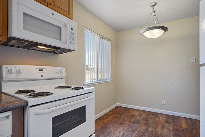 Upscale Stainless Steel Appliances at Colonial Garden Apartments, San Mateo, CA