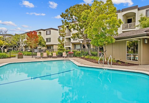 Peninsula Pines Apartments