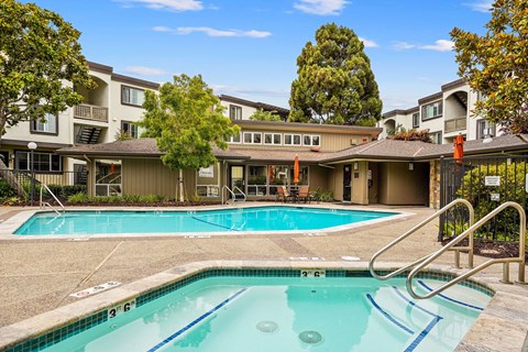 Peninsula Pines Apartments