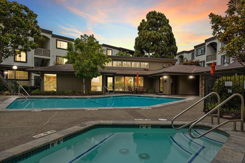 Peninsula Pines Apartments