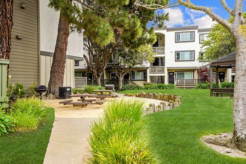 Peninsula Pines Apartments