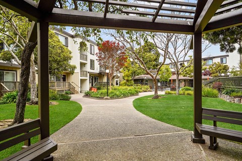 Peninsula Pines Apartments