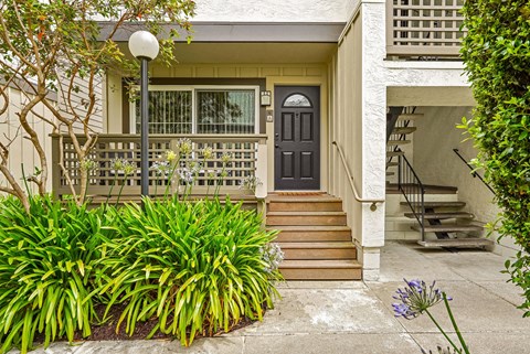 Peninsula Pines Apartments