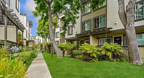 Peninsula Pines Apartments