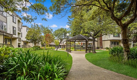 Peninsula Pines Apartments