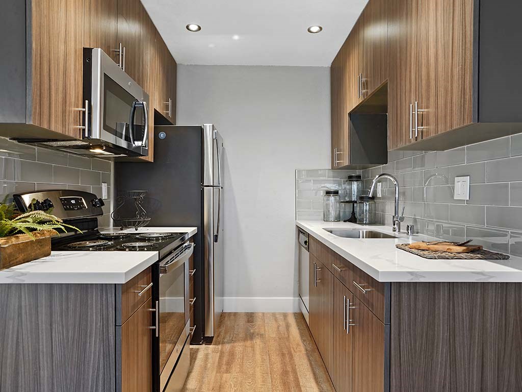 Fully Equipped Kitchen With Modern Appliances at Fairmont Apartments, California