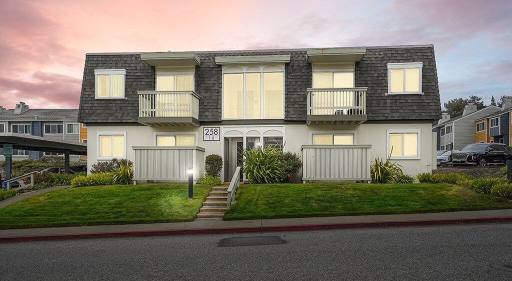 Property Exterior at Fairmont Apartments, Pacifica