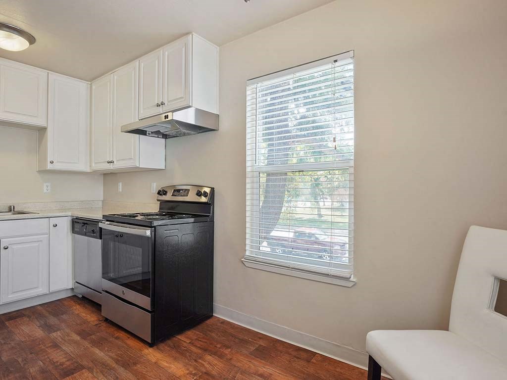 Electric Range In Kitchen at Parkside Apartments, Davis, CA, 95616