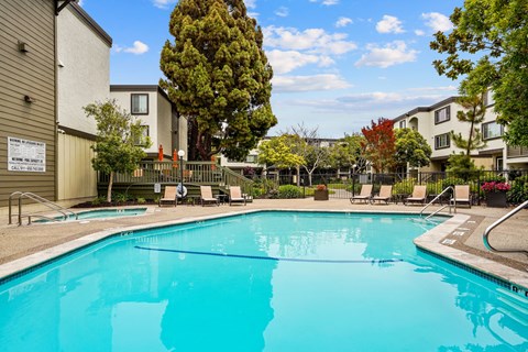 Peninsula Pines Apartments