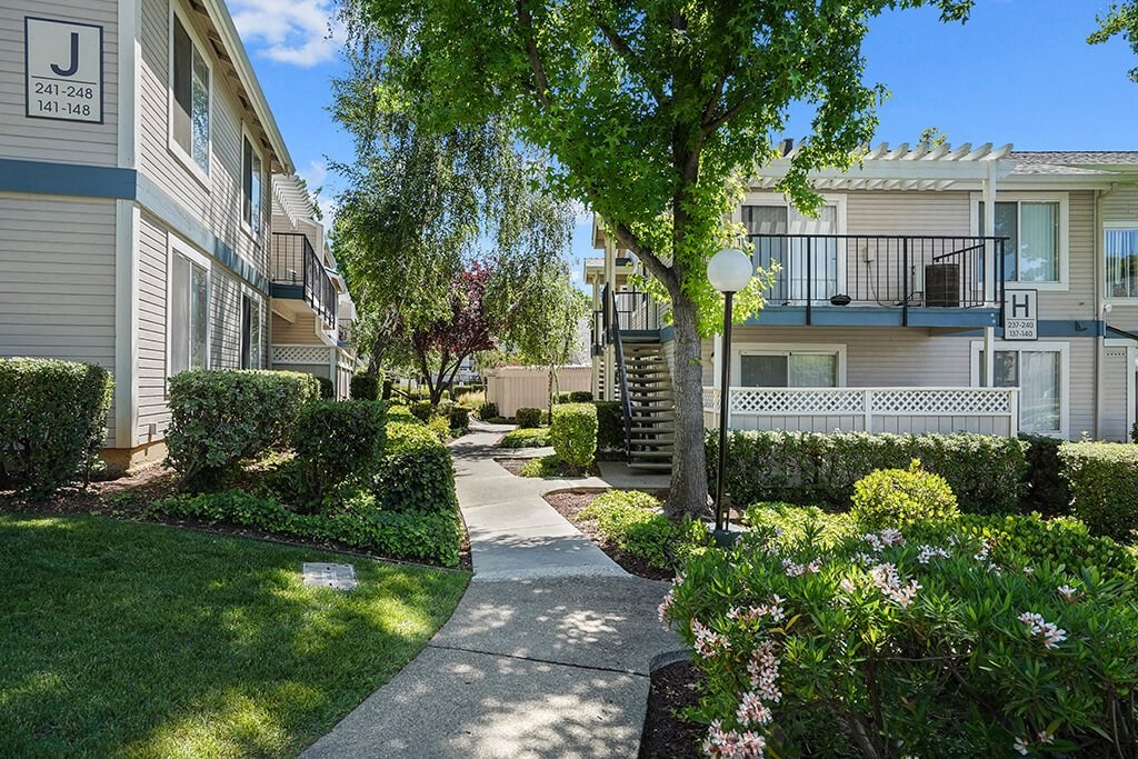 Landscape at Clayton Creek Apartments, California, 94521