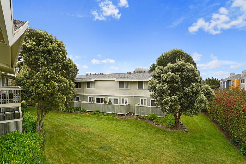 Lush Green Outdoors at Fairmont Apartments, California, 94044