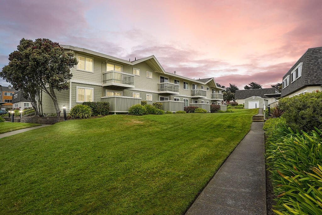 Lush Green Outdoor Spaces at Fairmont Apartments, Pacifica, CA