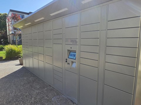 A parcel locker with a digital screen and a sign that says "PARCEL SPENDING".