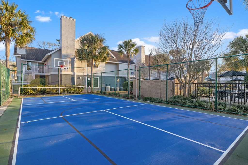 basketball court at the preserve at ballantyne commons apartments