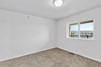 Red Rock Apartments | 2x2 Room w/Window - Photo Gallery 13