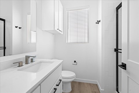 Luxurious Bathroom at Alante Homes at Spring Run, Caldwell, Idaho