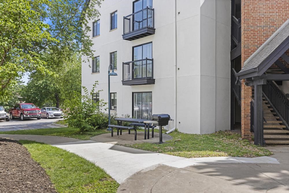 a picnic table in front of a building