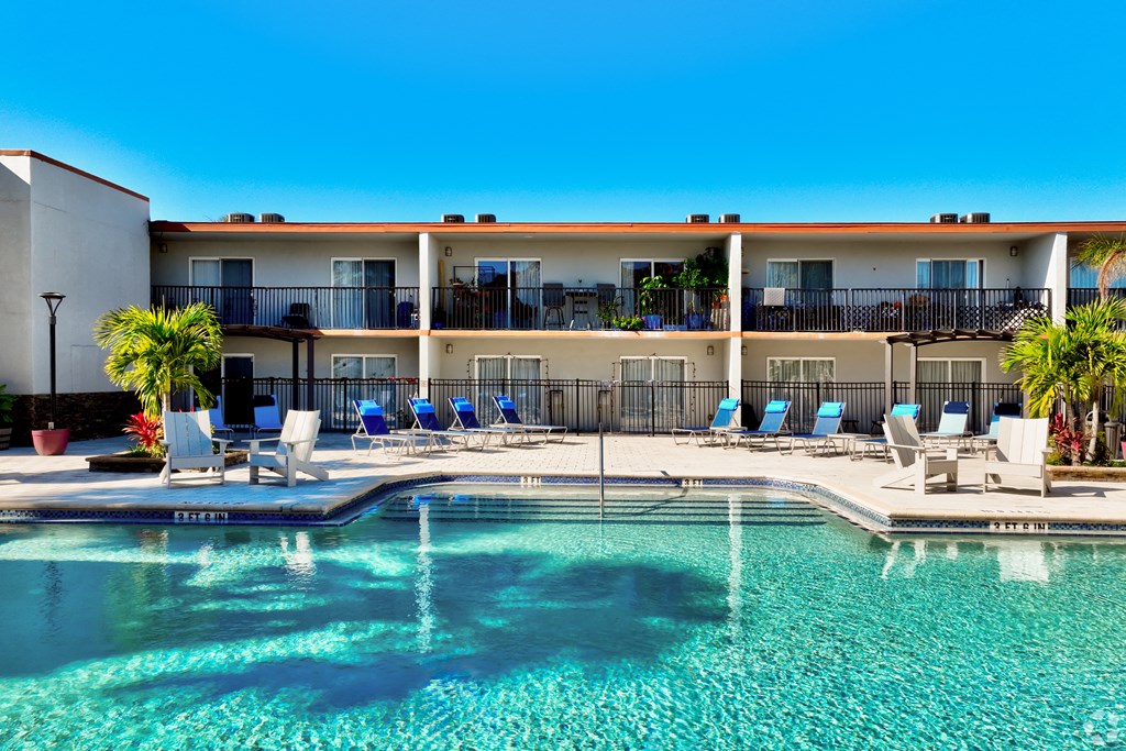 the swimming pool at the resort at longboat key club