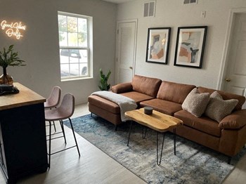 703 North Shore Drive Studio-2 Beds Apartment for Rent - Photo Gallery 2