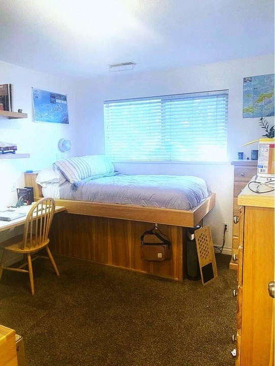 Halladay - Hall Of Justice - 500 N 530 E  (Student)