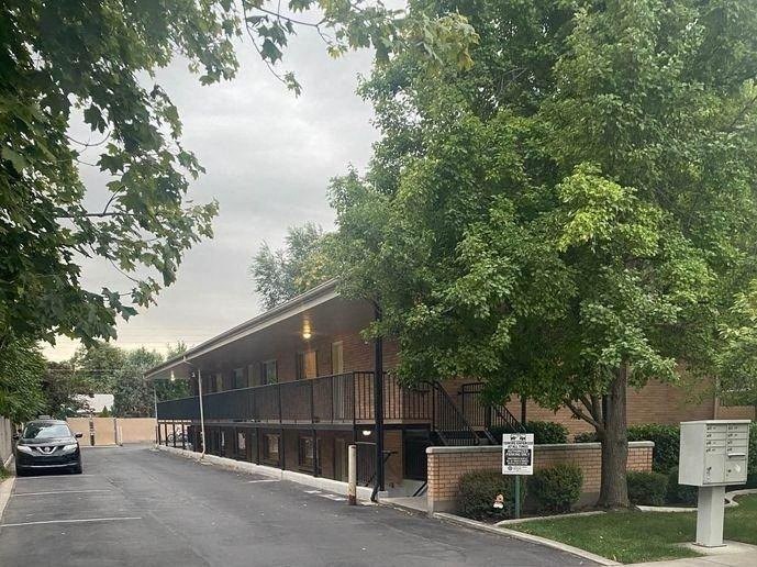 Halladay - Hall Of Justice - 500 N 530 E  (Student)