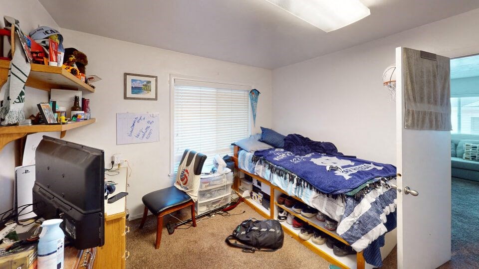 3x1 - Shared Room Main Floor