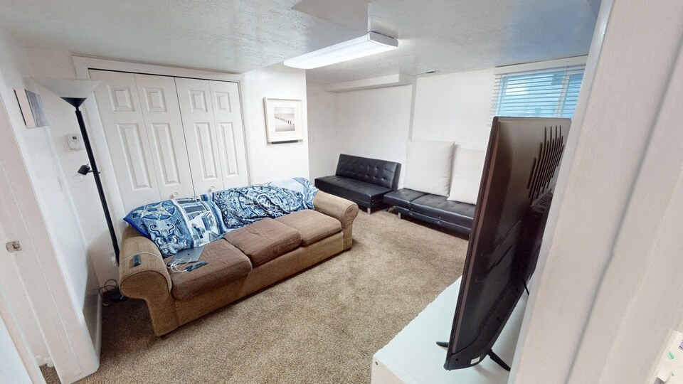 3x1 - Shared Room Basement