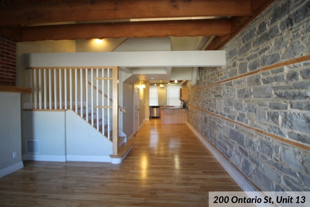 200 Street, Unit 13 living space