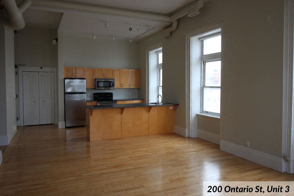 200 Street, Unit 3 living space
