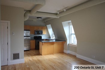 200 Street, Unit 7 living space - Photo Gallery 9