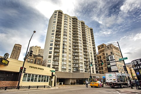 2555 N Clark