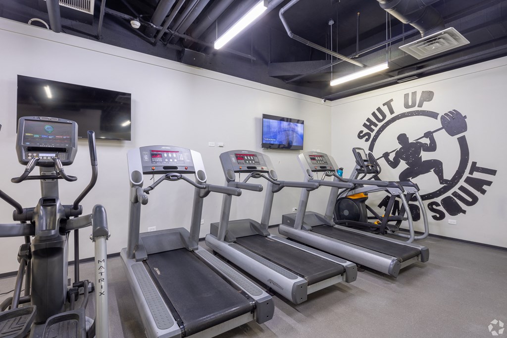 2555 N Clark St Treadmills