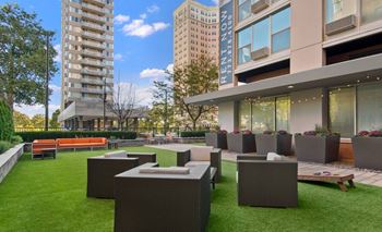 Courtyard at The Bryn - 5600 N Sheridan Rd Apartments, Illinois, 60660