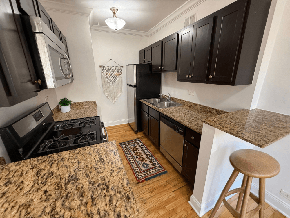 Renaissance - 901 W Argyle St