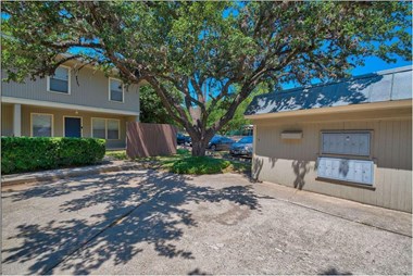 1215 Townsend Ave 1-3 Beds Apartment for Rent - Photo Gallery 2