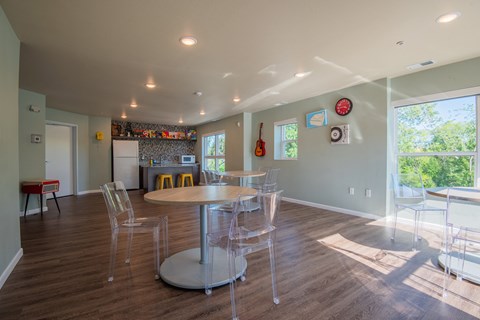 A dining room with a round table and chairs.