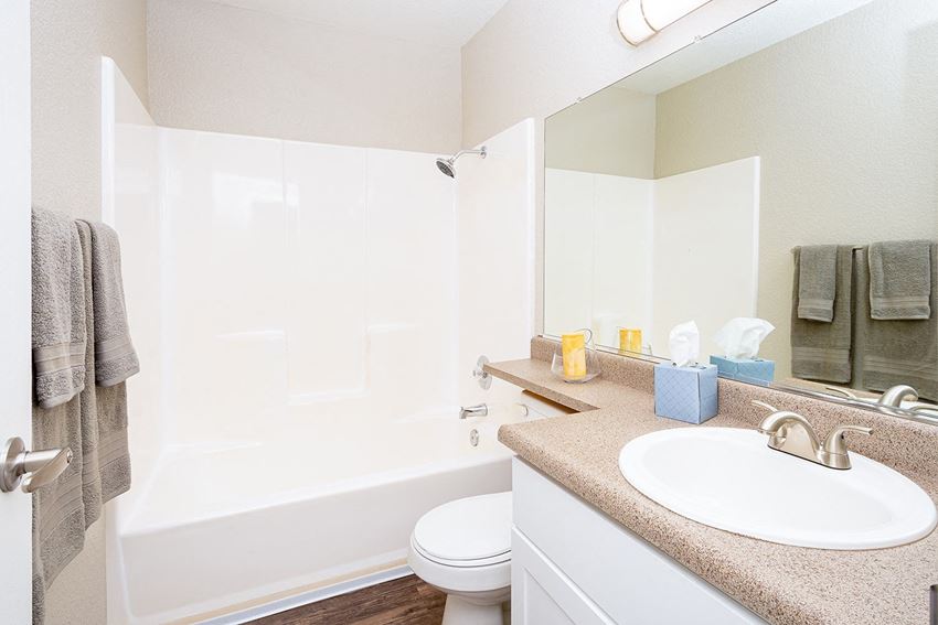 Modesto Apartments Bathroom - Photo Gallery