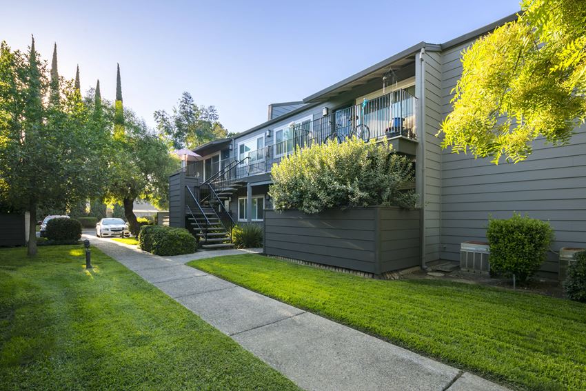 Common Area Modesto Apartments - Photo Gallery