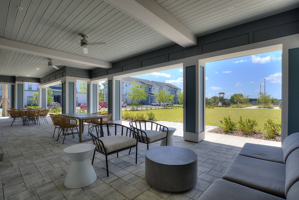 the preserve at ballantyne commons covered patio with seating and tables
