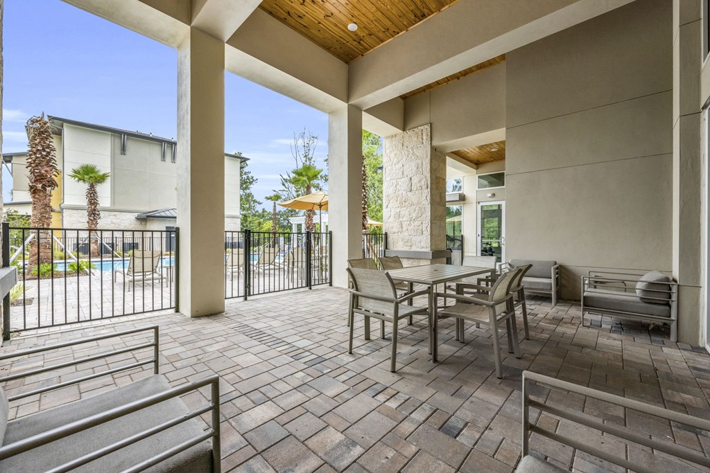 the retreat at thousand oaks clubhouse patio with table and chairs