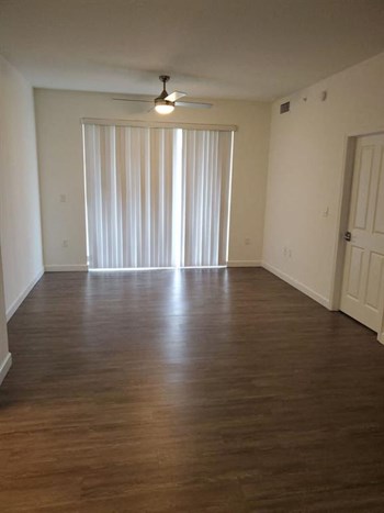 Living Room - Photo Gallery 4